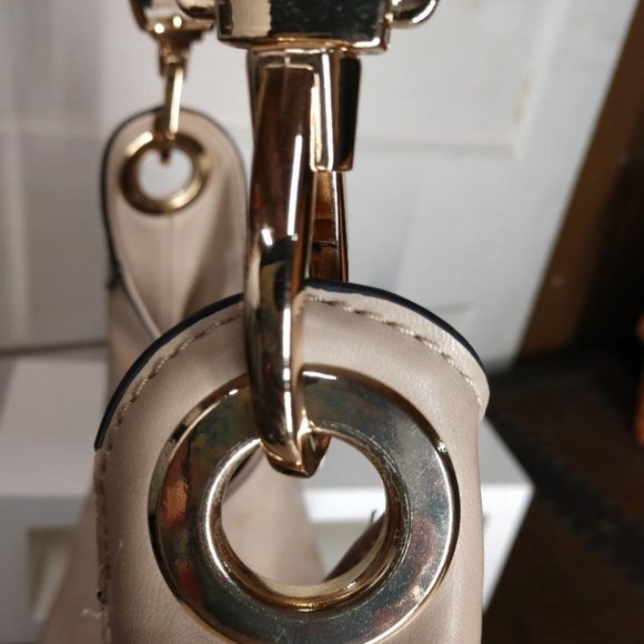 Tan Marc New York Shoulder Bag - Picture 6 of 7